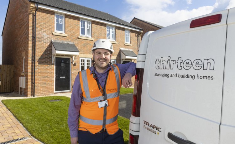 Thirteen SamWhite 15